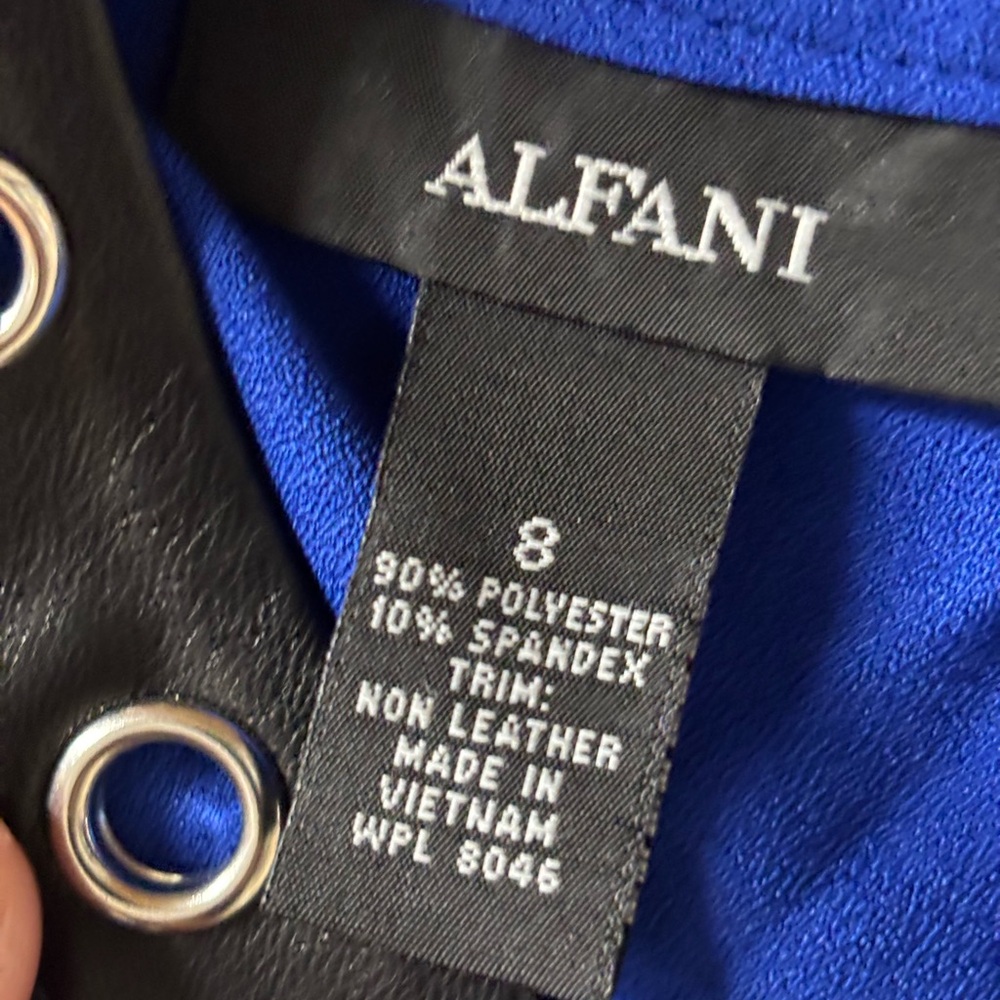 Alfani Royal Blue Grommet Collar Sleeveless Blouse Faux Leather Trim Size 8 NWT - Picture 2 of 4
